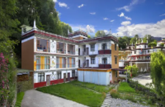 Mountain Island Cloud · Rayshun | Garzê Hidden Realm 31 ° n Scenic Resort