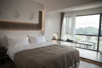 Liupanshui Nan Feng She Homestay (Liupanshui High-Speed Railway Station People's Square)