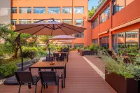 redwall garden hotel Hotel in zona Tin Ka Ping Education Institute