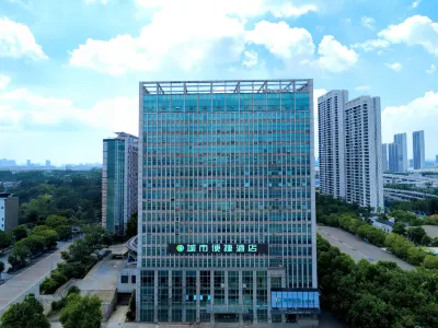 City Comfort Inn (Wuhan Wujiashan) Hotel in zona CPC Cihuidun Committee Party School