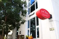 City Amalfi Hostel Hotels near Chihsing Light House