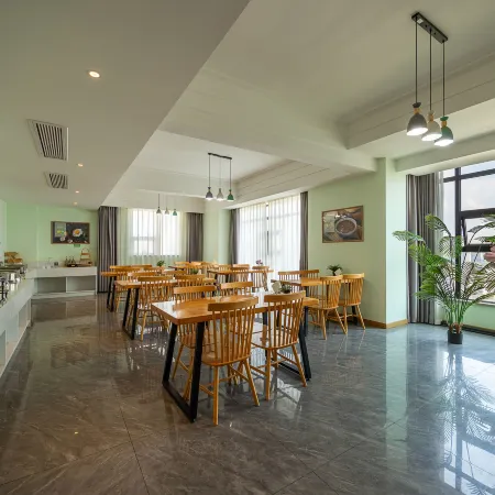 GreenTree Inn Express Hotel (Deyang Wenmiao Square )