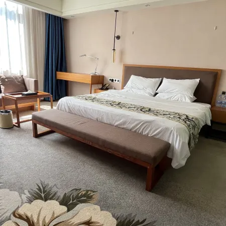 Sanhao Zhixuan Homestay (Guiping Xishan Square)