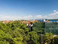 クリスタル パレス ブティック ホテル Tipsy Pub Crawl Sofia周辺のホテル