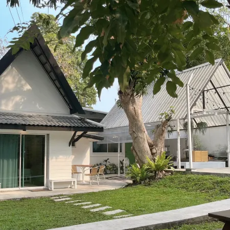 Private Garden house, Banrublom Rayong beach +Free wifi (Pool villa)