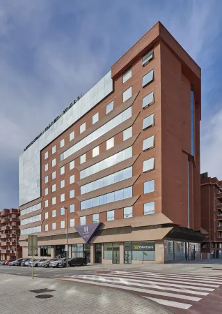 Hesperia Sant Joan Отели рядом с достопримечательностью «Walden7»