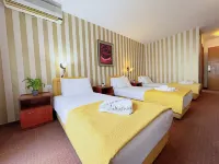 Central Hotel & Restaurant