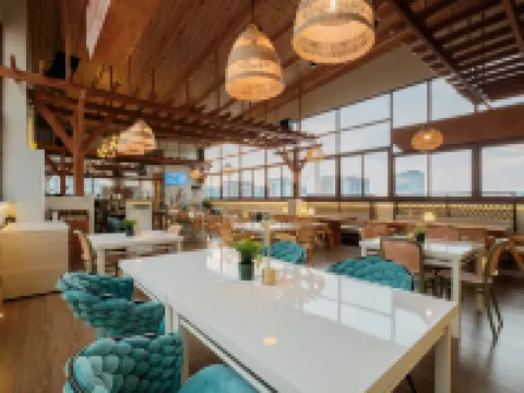 โรงแรมนิโคลส์แอร์พอร์ต โรงแรมในปารานาคิว