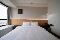 Bojue Designer Apartment (Zhanjiang Jinshawan Beach Haibin Avenue North)