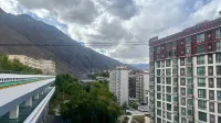 318 Panorama Hotel (National Highway G318 County Government) - Dağ Manzaralı