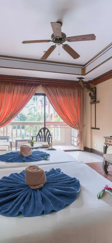 ห้องดีลักซ์ เตียงแฝด พร้อมวิวสระว่ายน้ำ