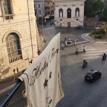 Hotel Fiori Отели рядом с достопримечательностью «Станция метро Cavour»
