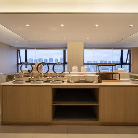 Ningbo Four Seasons Chenxing Hotel (Yinzhou Wanda Plaza Incity Store)