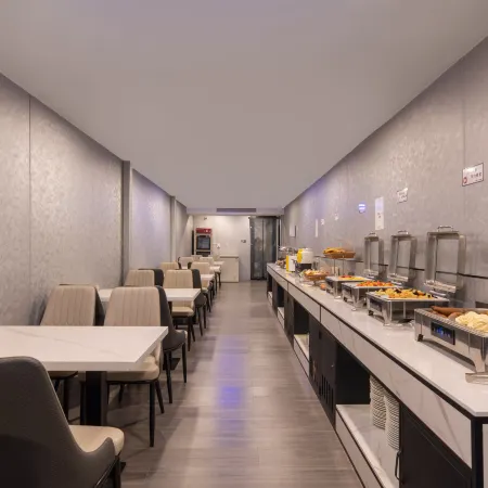 Yuanyang Nuoer Smart Hotel (Jinan Daming Lake Station North Square of Railway Station)