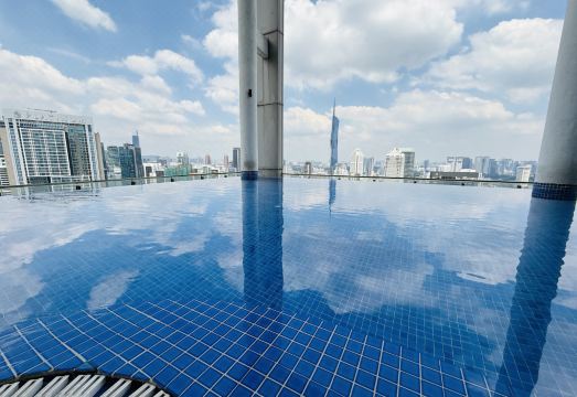 더 콜로니 야외 수영장