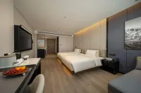 Zhaotong Ancient City Hengbang Square Atour Hotel - parking