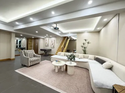 Xi Yue | Luxury Holiday Villas Hotels in 