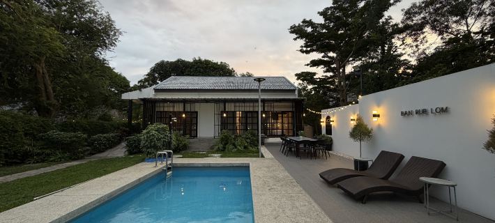 Rim klong house, Banrublom Rayong beach +Free wifi (Pool Villa) Hotel di Rayong