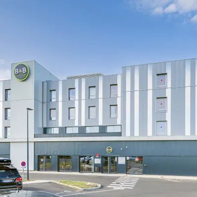 بي آند بي هوتل بواتير إيروبورت Hotels near غير دي بواتييه