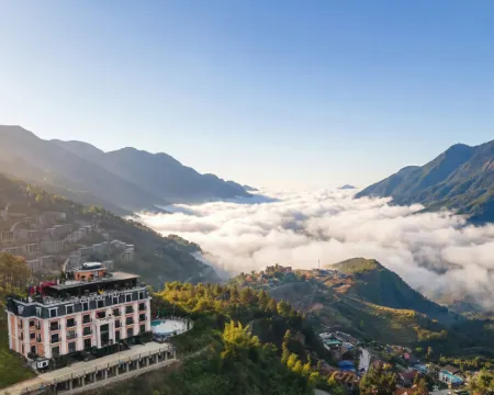 DeLaMont Sapa Hotel - Hill Serenity Retreat Hotels in Sapa