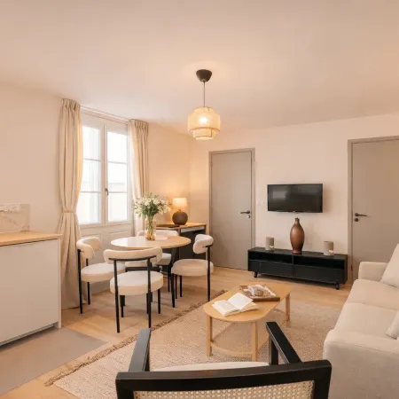 Stunning property near Arc de Triomphe