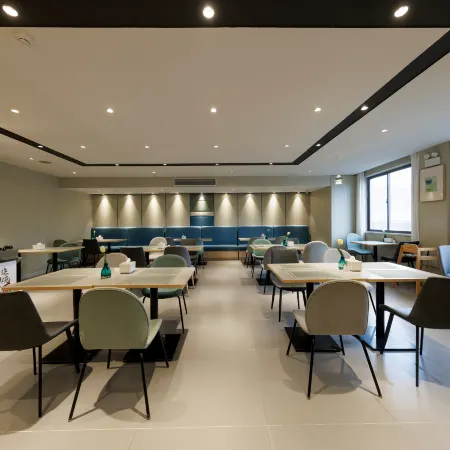 Homeinn Selected Hotel (Fuyang Linquan County Government Services Center)