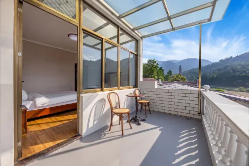 Tiantai Xiangtu Homestay (Guoqing Temple Scenic Area Branch)