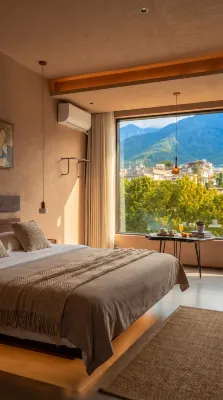 See Mountain · View Mountain Homestay (Ancient City South Store)