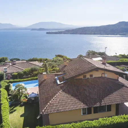 LAKE VILLA BELVEDERE
