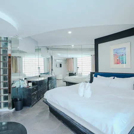 CASA Sukhumvit 39 Отели рядом с достопримечательностью «Станция надземного метро Phrom Phong»