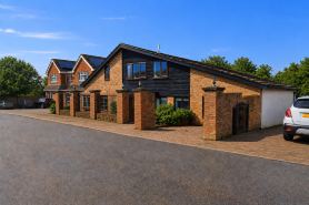 Medway View Luxe House in Maidstone City Centre with Parking