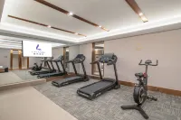 Lavande Hotel (Guiyang North High-speed Railway Station Maotai International Center) - parking