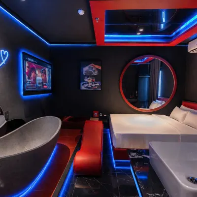 BENRI HOTEL SIGNATURE Hotels near Vincom Plaza Go Vap