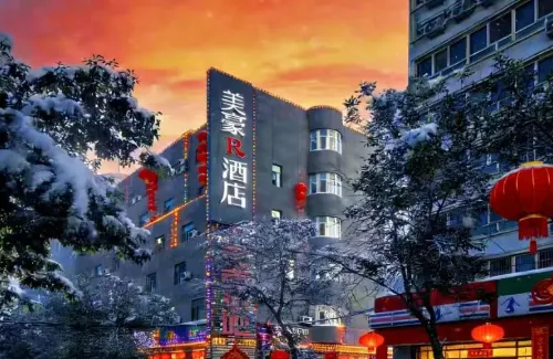 R ROYALSS HOTEL（Urumqi Cancer Hospital Xiaoxigou Subway Station Branch） - Khách sạn giá rẻ