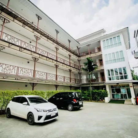 INN Kham Apartment Отели рядом с достопримечательностью «Академия Dara»