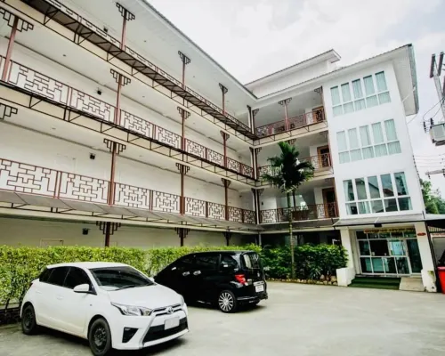 INN Kham Apartment Отели рядом с достопримечательностью «Академия Dara»