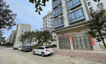 Berlin Apartment (Zhanjiang Mazhang Station Shop)