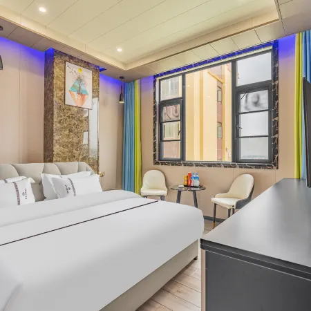 Zhiluo Theme Hotel (Songming Yanglin University Town Business School)