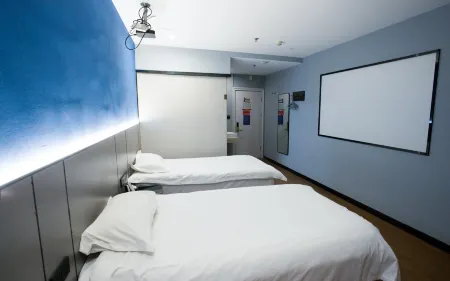 Aishange Home Cinema Hotel (Zhuji Datang Branch) Отели рядом с достопримечательностью «Wuxie Scenic Spot»