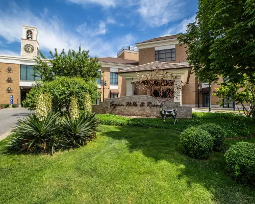 Sicilia Villa & Resort Hotels near Beijing Botanical Garden