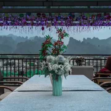 Yishu Yihua Inn (zhangjiajie national forest park Landmark Store)