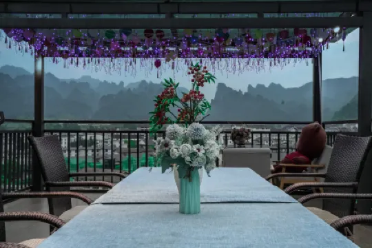 Yishu Yihua Inn (zhangjiajie national forest park Landmark Store)