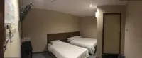 Iskandar Sinsuran Guesthouse Hotels in 