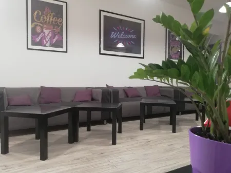 Lorf Hostel&Coffee Отели рядом с достопримечательностью «Горно-металлургическая академия им. Станислава Сташица в Кракове»