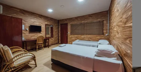 Dragon Inn Floating Resort Semporna