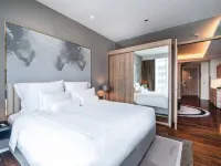 MUU Bangkok, Small Luxury Hotels of the World Отели рядом с достопримечательностью «Тхонг Лор»