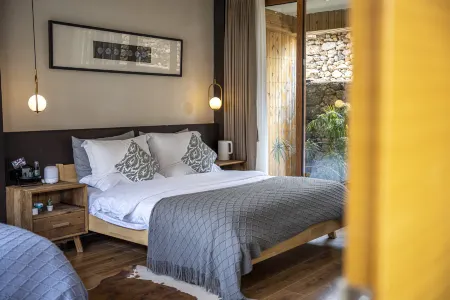 Aromatic Hotel with Snow Mountain View Отели рядом с достопримечательностью «Zimeihu Places of Interest»