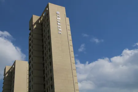 Shanghai Bailu All Suites Hotel (Zhoudeng Highway Kangxin Highway Branch) Отели рядом с достопримечательностью «Shanghai University of Medicine & Health Sciences (Pudong Campus)»