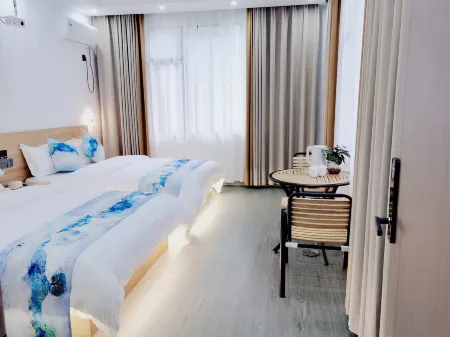 Ruolanbieyuan Homestay (Phoenix Ancient City Store)