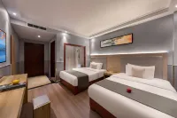 Yifei Hotel (Liupanshui High-Speed Railway Station People's Square)